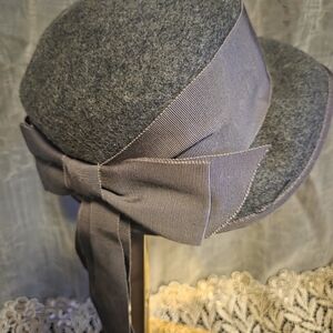 Vintage Glenover Gray Wool Felt Women’s Hat w/ Bow Back 1940s 1950s Easter Girls